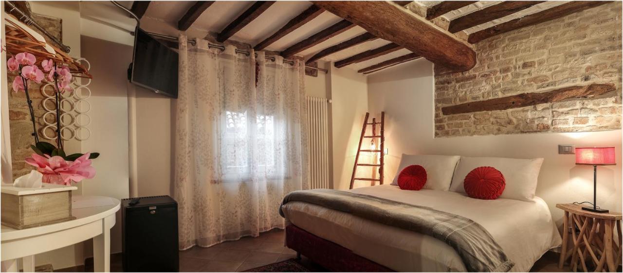 Il Giardino Sul Tetto B&B Guarene Dış mekan fotoğraf