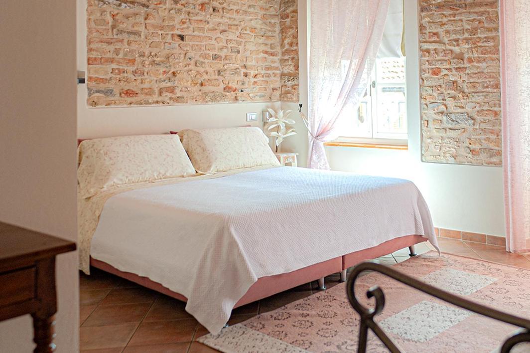 Il Giardino Sul Tetto B&B Guarene Dış mekan fotoğraf